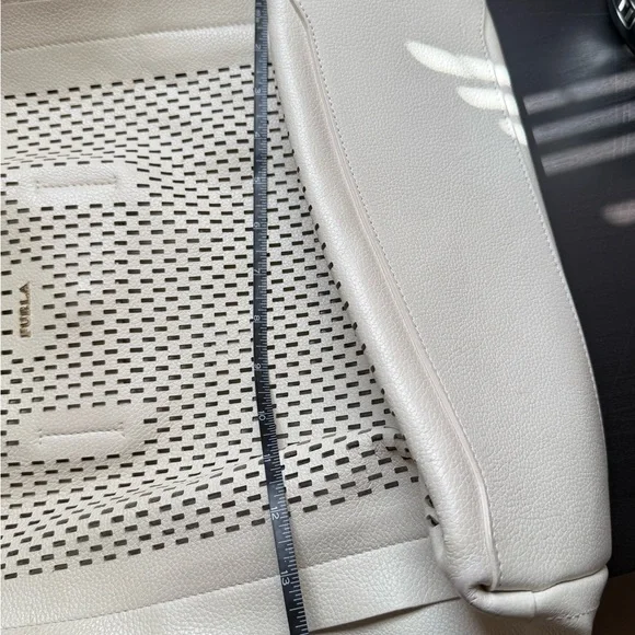 VGC Furla Cream Perforated Shoulder Bag - Picture 11 of 16